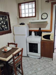 Kuchyňa alebo kuchynka v ubytovaní Erini Room