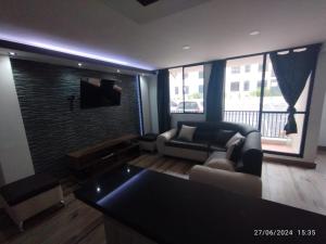 a living room with a couch and a table at Apartamento en Cartago Valle - Hospedaje in Cartago