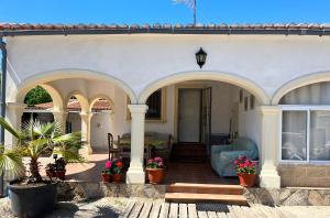 Το κτήριο όπου στεγάζεται  the country house