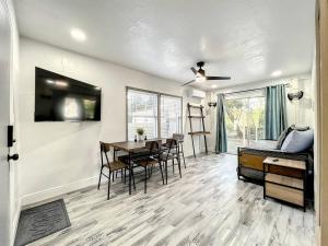 Photo de la galerie de l'établissement 1br Orlando Studio Kitchenette Pets Ok, à Orlando