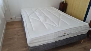 Ένα ή περισσότερα κρεβάτια σε δωμάτιο στο Appartement avec vue sur mer