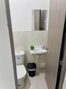 a bathroom with a toilet and a sink at Shekinah House in Cartagena de Indias