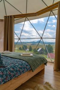 Postel nebo postele na pokoji v ubytování Durmitor Glamp