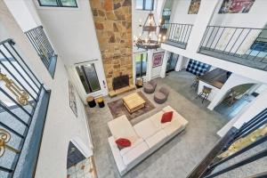 Foto dalla galleria di Mediterranean Villa a Monroe Altre 24 foto