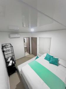 Postel nebo postele na pokoji v ubytování Shekinah House