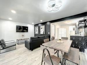 a living room with a table and a couch at Family-friendly 2br Wi-fi Pets Near Disney in Orlando