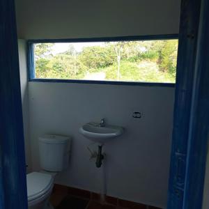 A bathroom at AZULEJO