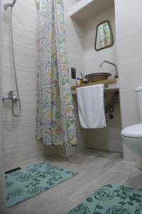 A bathroom at chez Aissam