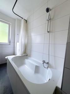 Koupelna v ubytování City Apartment with WIFI, Kitchen and 4K TV