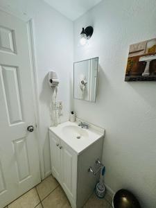 a bathroom with a white sink and a mirror at Dreams by MyMiamiStay in Miami