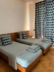 Postel nebo postele na pokoji v ubytování Hotel Vlora 78