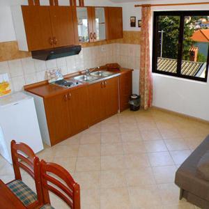 Kuchyň nebo kuchyňský kout v ubytování Apartments Ana