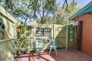 Сад в Riverfront Getaway with Hot Tub and Game Room!