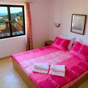 Postel nebo postele na pokoji v ubytování Apartments Ana