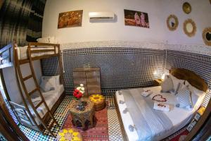 Postel nebo postele na pokoji v ubytování Riad LalaMoune + 37 fotografií