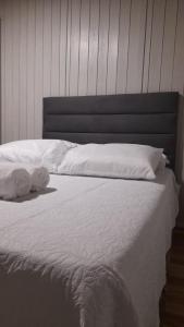 a large white bed with white sheets and pillows at Pousada Luar dos Campos in Bom Jardim da Serra +25 photos