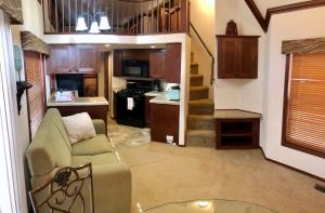 a living room with a couch and a kitchen at Lakeview Terrace Resort in Lewiston