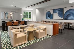 Khu vực ghế ngồi tại Delta Hotels by Marriott Colonial Heights
