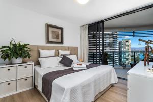 Postel nebo postele na pokoji v ubytování Oracle Beachfront Apartments Broadbeach + 33 fotografií