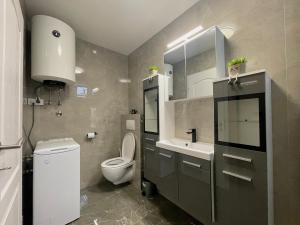 Kúpeľňa v ubytovaní Apartments FILIP + 37 fotografií
