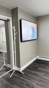 a room with a flat screen tv on a wall at 5 Star Luxury Stay Near Chicago O'hare in Des Plaines +33 photos