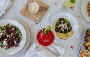 Jídlo v hotelu nebo okolí