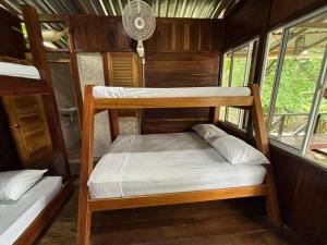 A bed or beds in a room at Cabaña Estuario Capurganá