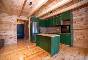 Kuchyň nebo kuchyňský kout v ubytování Villa Boga on Ada Bojana + 40 fotografií