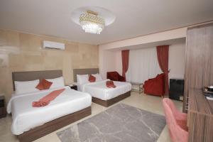 Ein Bett oder Betten in einem Zimmer der Unterkunft Aziz Egypt Pyramids View