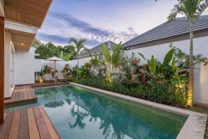 une image d'une piscine dans une villa dans l'établissement Villa Eden at Nyanyi, à Canggu