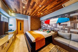 Televiisor ja/või meelelahutuskeskus majutusasutuses HOTEL ATLANTIS NUMAZU -Adult Only