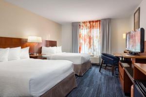 Postel nebo postele na pokoji v ubytování Fairfield Inn & Suites by Marriott Smithfield