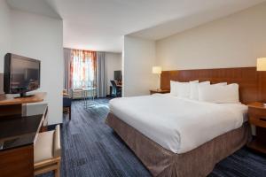 Postel nebo postele na pokoji v ubytování Fairfield Inn & Suites by Marriott Smithfield