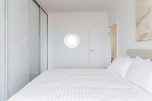 Cama o camas de una habitación en Sunset Sands on Esplanade By Host Solutions