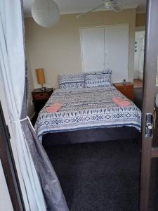 Postel nebo postele na pokoji v ubytování BayviewonWhitby