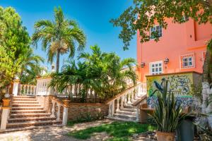 En have udenfor Villa Pajaros