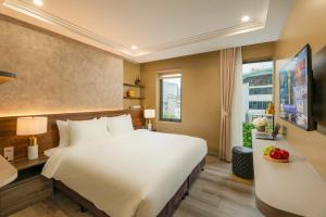 TV a/nebo společenská místnost v ubytování Gilson Hanoi Hotel + 33 fotografií