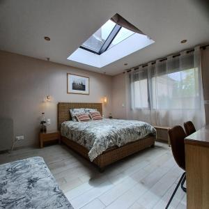 Postel nebo postele na pokoji v ubytování Serenity Indepedent Suite near to Disneyland & Paris