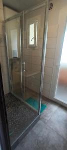 a shower with a glass door in a bathroom at Appartement lumineux de 43 m2 in Marnaz