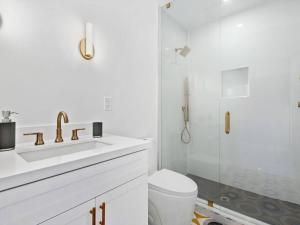 Фотография из галереи Amazing Family Home in Hollywood FL в Голливуде +15 фотографий