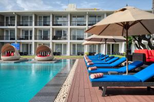 Bazén v ubytování Camelot Beach Hotel nebo v jeho okolí