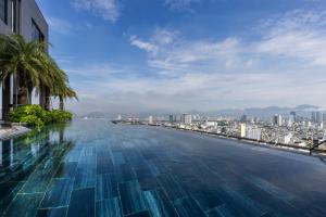Πισίνα στο ή κοντά στο M Hotel Danang