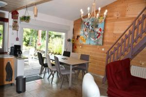 a dining room with a table and chairs at Le Cincle, location 6 personnes, La Bresse au cœur du massif des Vosges in La Bresse