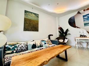a living room with a wooden couch and a table at 小逗民宿 in Taitung City +41 photos
