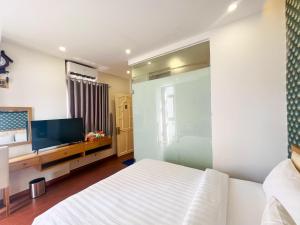 Μια τηλεόραση ή/και κέντρο ψυχαγωγίας στο A25 Hotel - 75 Lê Thị Hồng Gấm +10 φωτογραφίες