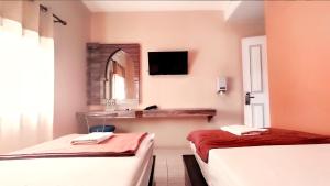 TV in/ali zabaviščno središče v nastanitvi Hotel Syariah Larismanis