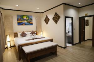 Vimarn Kaew Village and Resort客房内的一张或多张床位