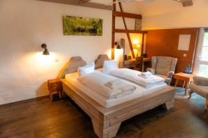 Postel nebo postele na pokoji v ubytování Hotel Kolonieschänke