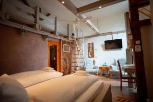 Postel nebo postele na pokoji v ubytování Hotel Kolonieschänke