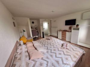 a bedroom with a large bed with pillows on it at Hygge Apartment in Warstein
